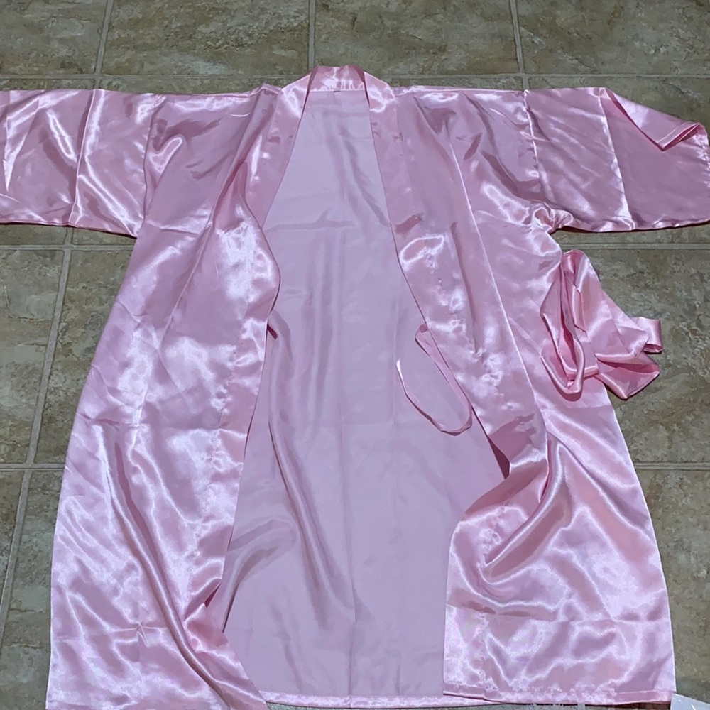 Pink silk-like  robe